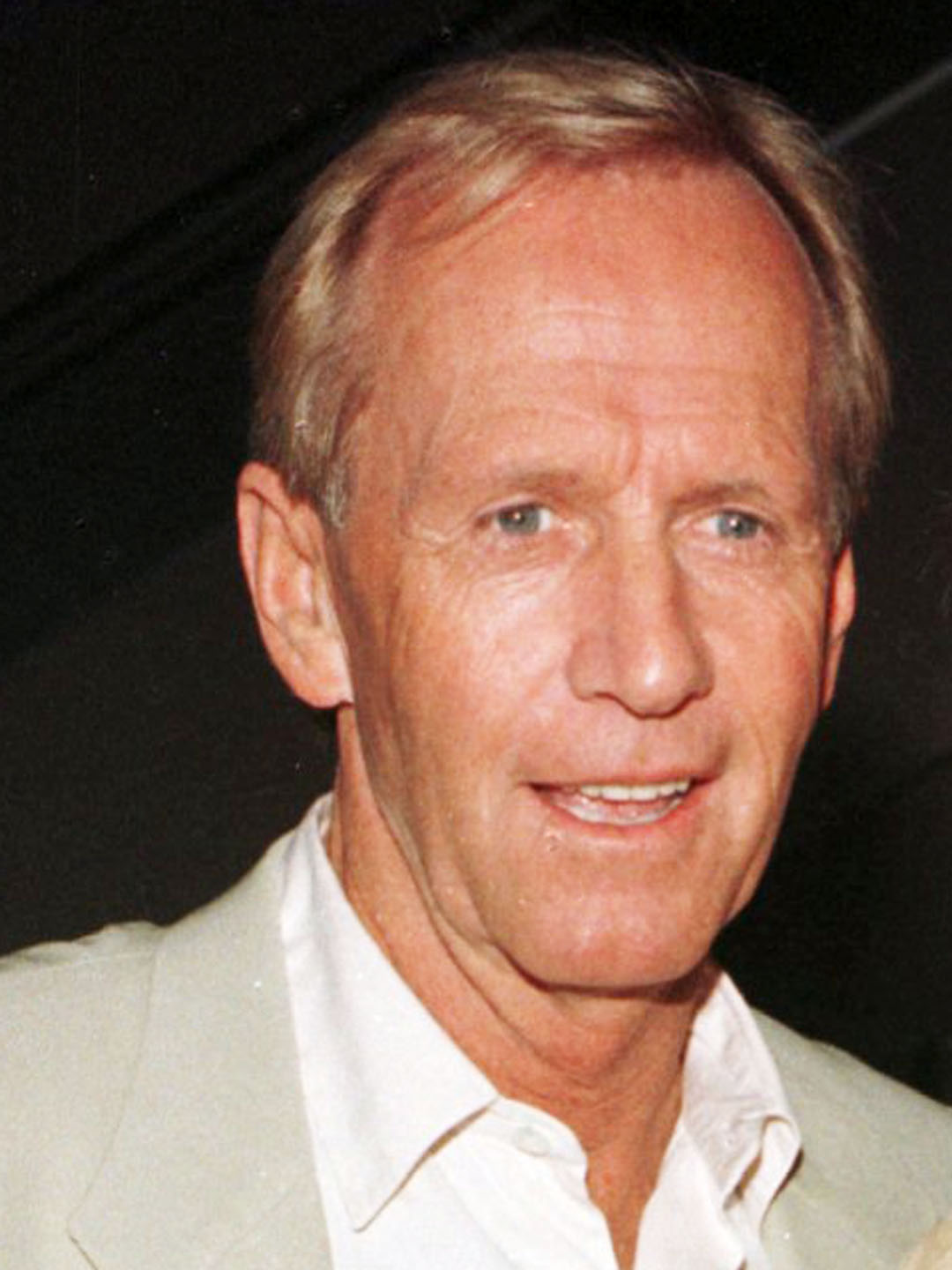 How tall is Paul Hogan?